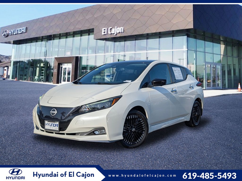 Super Black/Pearl White 2024 Nissan LEAF Hatchback Front-Wheel Drive Automatic