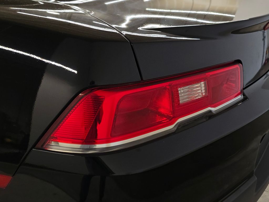 2015 Chevrolet Camaro 1LT photo 9