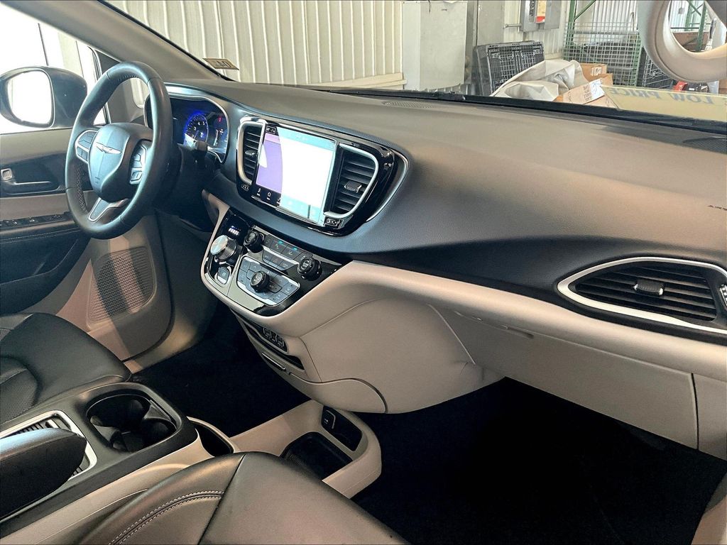 2023 Chrysler Pacifica — photo 14