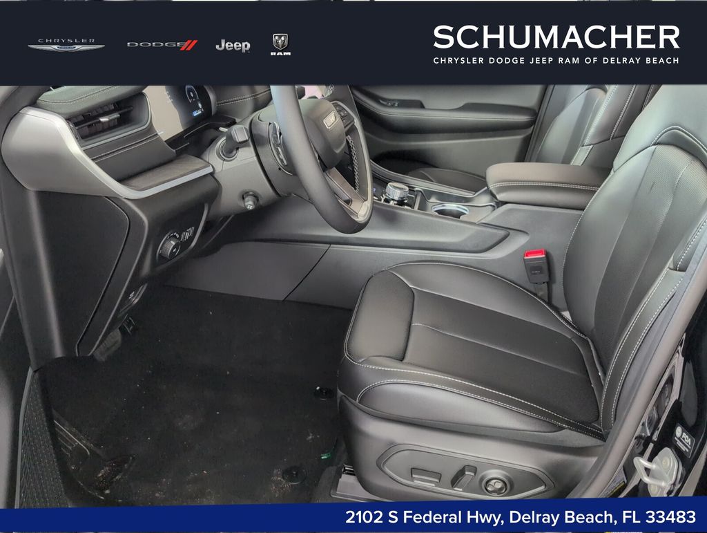 new 2025 Jeep Grand Cherokee car, priced at $48,680