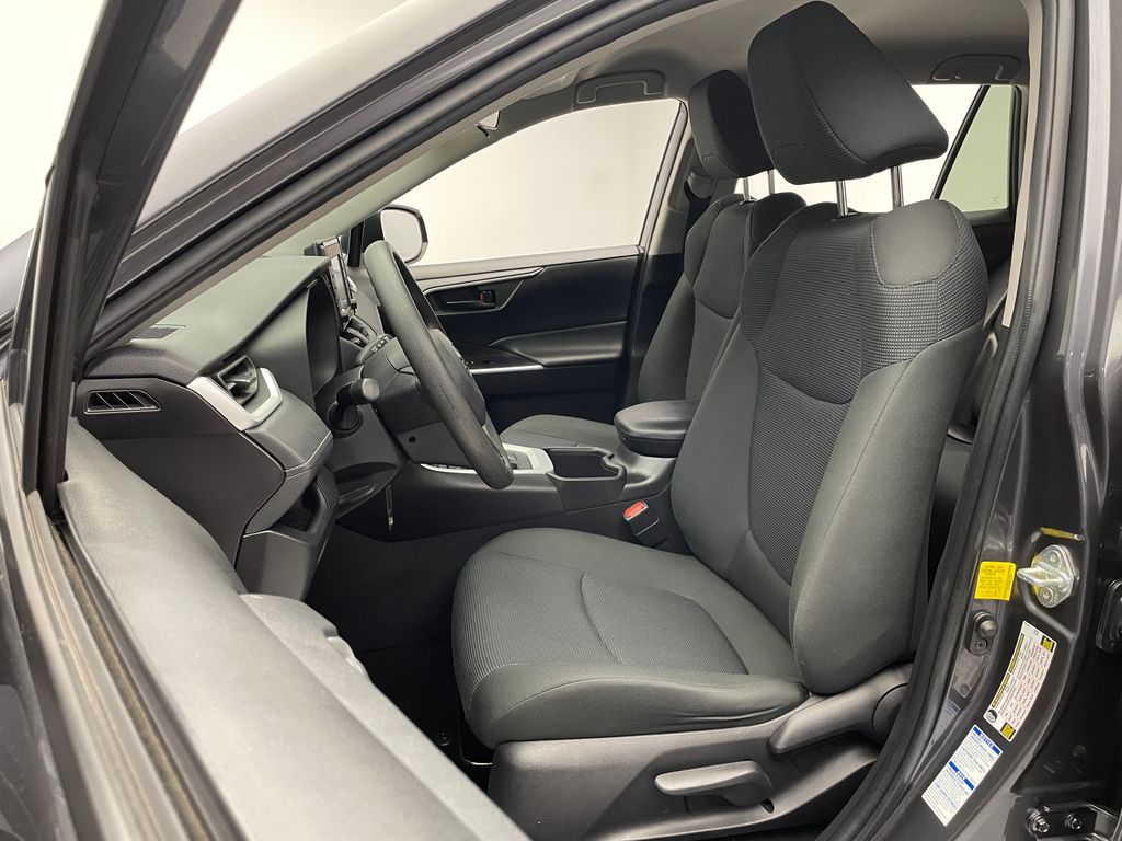 2022 Toyota RAV4 LE 13