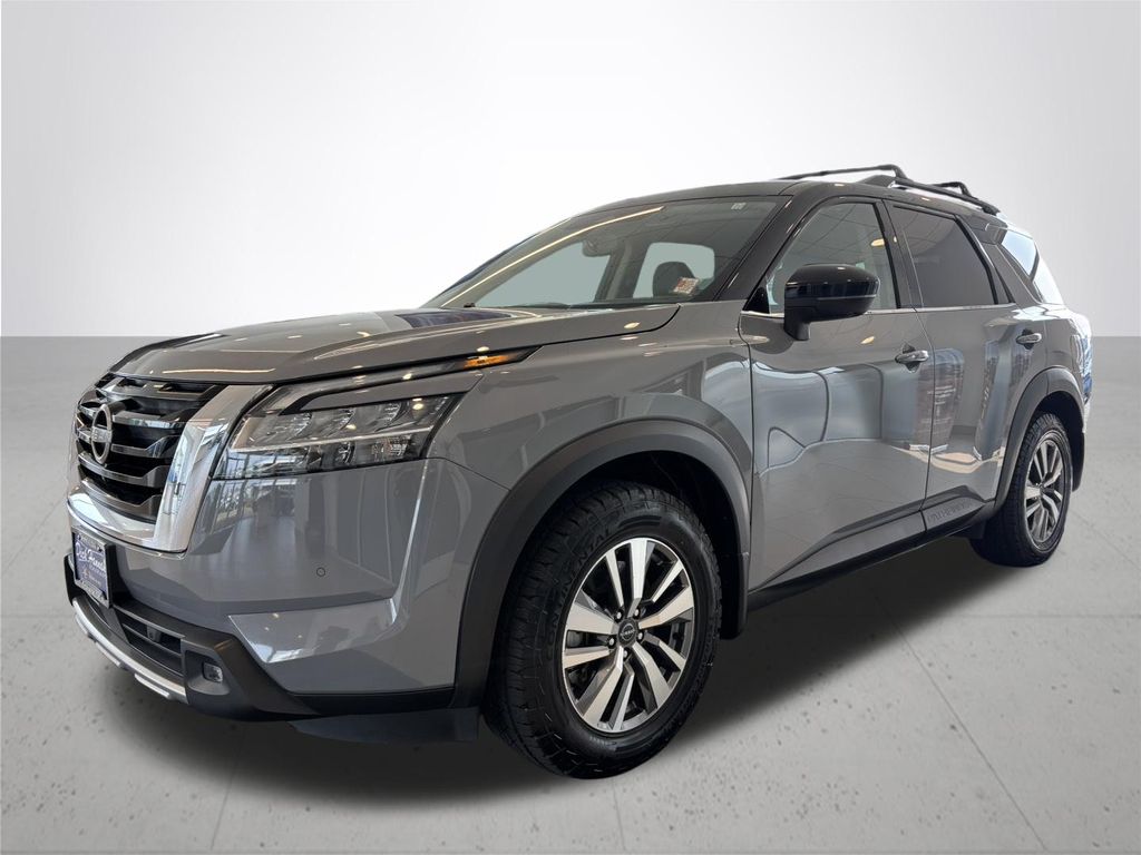 2022 Nissan Pathfinder SL