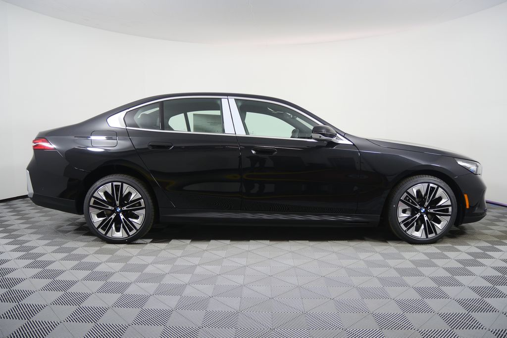 Thumbnail: 2026 BMW i5 - 2