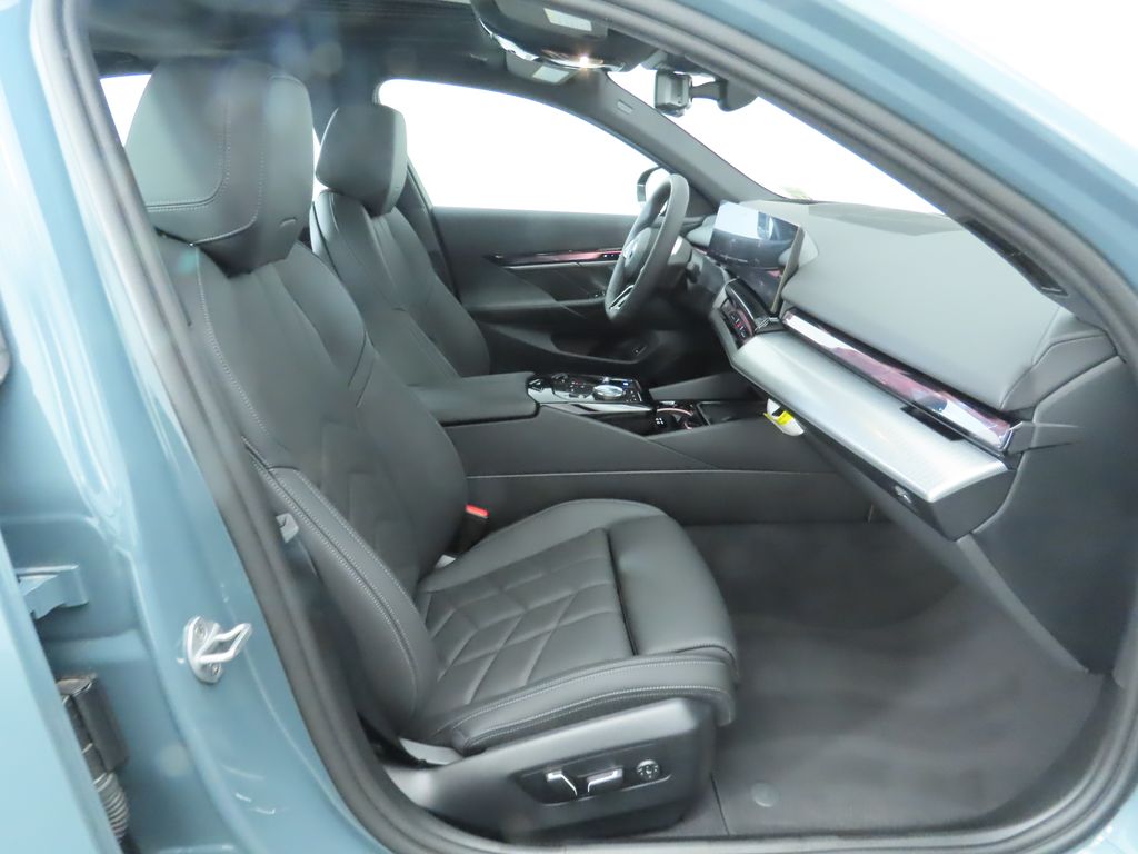 2025 BMW i5 eDrive40 21