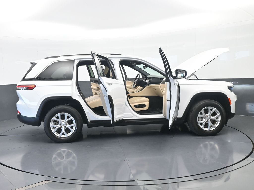 Used 2023 Bright White Clearcoat Jeep Limited image 76