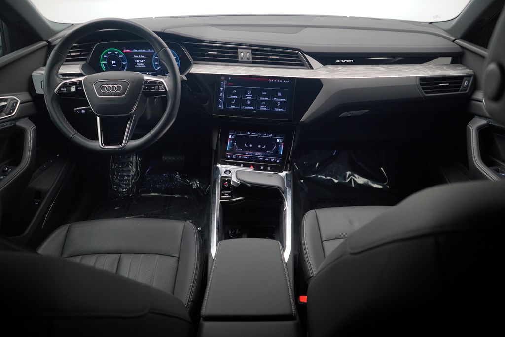 Thumbnail: 2024 Audi Q8 e-tron - 8