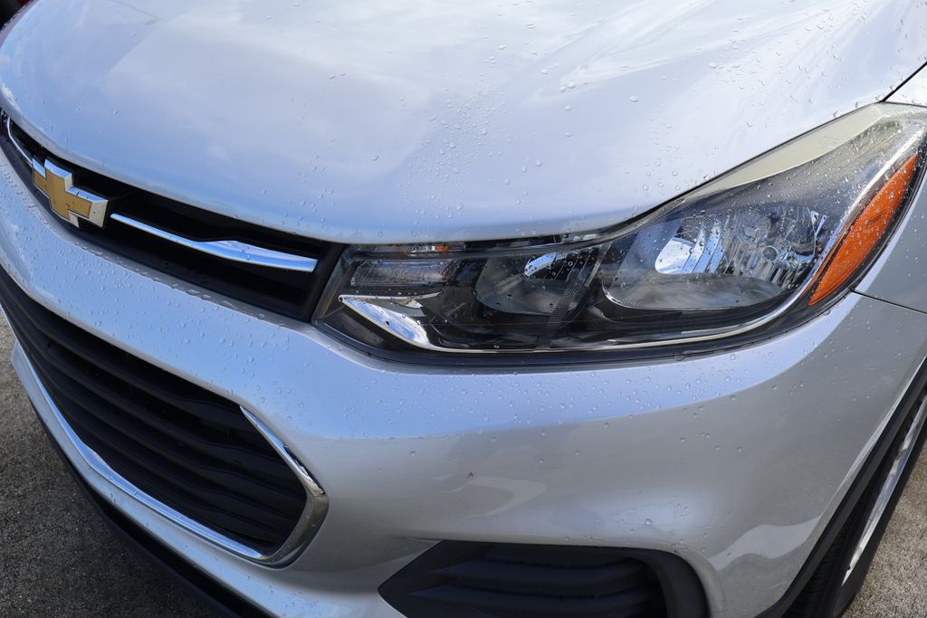 Thumbnail: 2020 Chevrolet Trax - 3