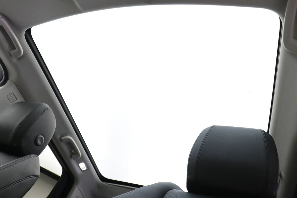 Thumbnail: 2020 Land Rover Discovery Sport - 13