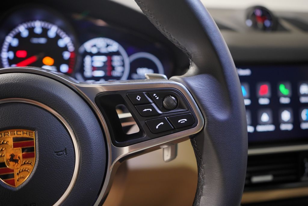 Thumbnail: 2022 Porsche Cayenne - 22