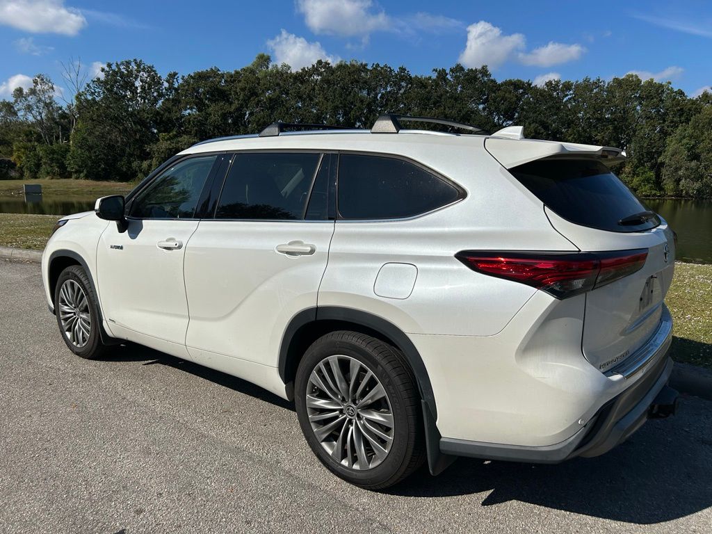 Thumbnail: 2021 Toyota Highlander - 3