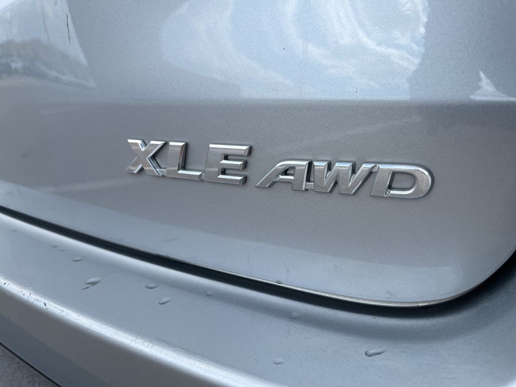 Thumbnail: 2016 Toyota Highlander - 9