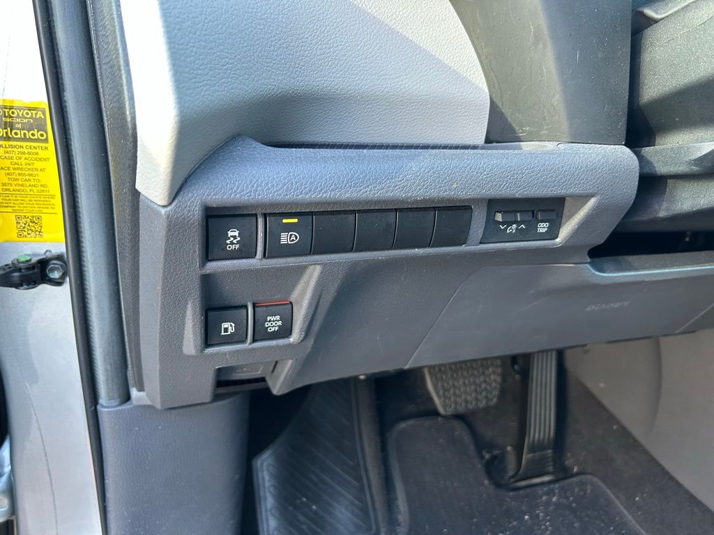 Thumbnail: 2024 Toyota Sienna - 19