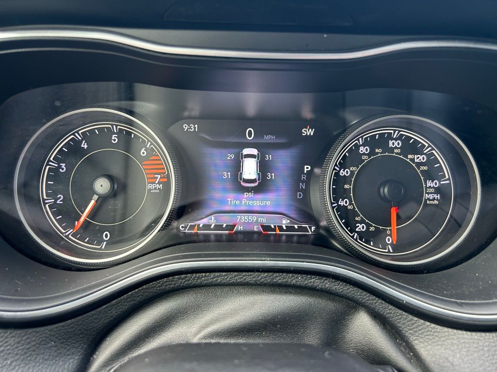 Thumbnail: 2019 Jeep Cherokee - 24