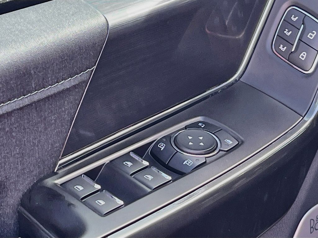 Used 2023 White Ford Lariat image 18