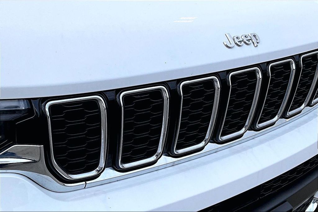 2022 Jeep Grand Cherokee L Limited White at Traditions Chevrolet