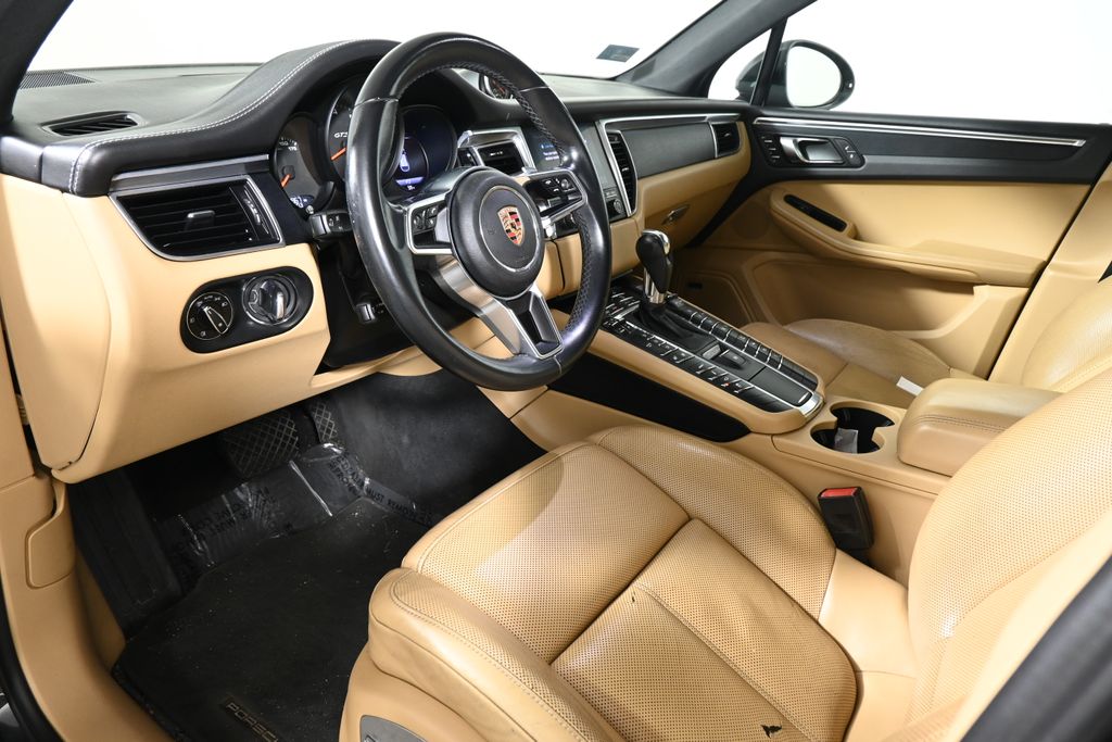 Thumbnail: 2017 Porsche Macan - 4