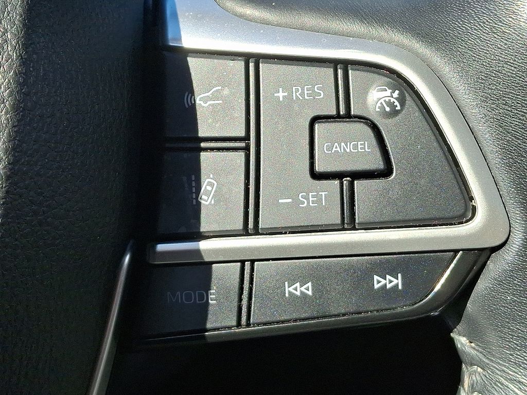 Thumbnail: 2022 Toyota Highlander - 26