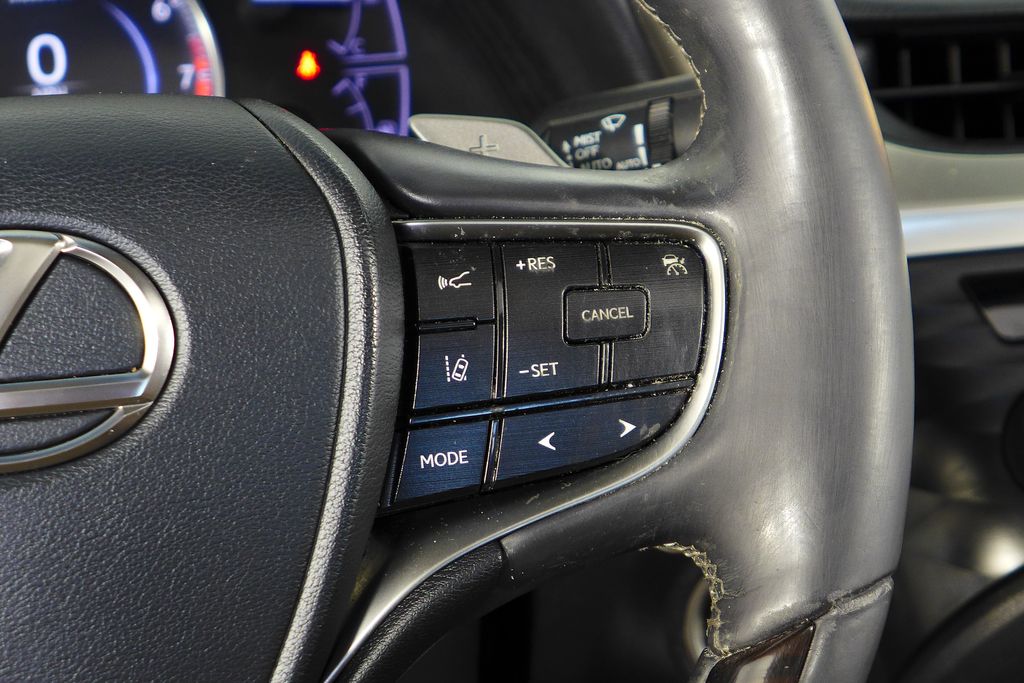Thumbnail: 2020 Lexus ES - 29