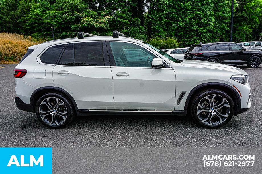 Used 2023 White BMW sDrive40i image 9