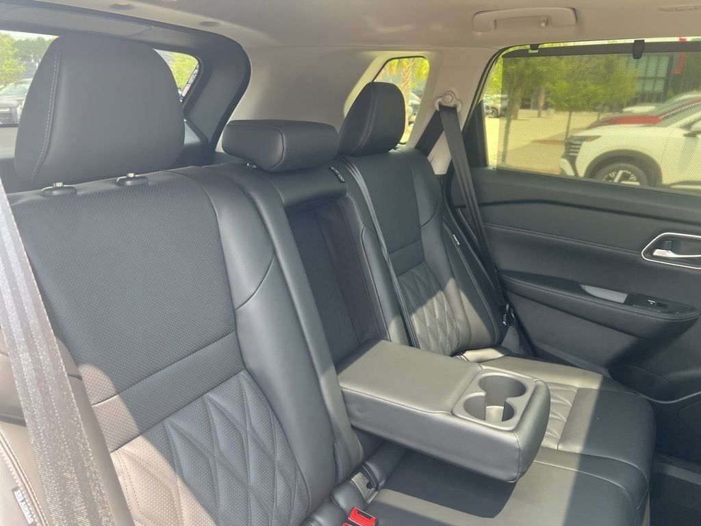 2025 Everest White Pearl/Super Black Nissan Rogue Platinum FWD SUV