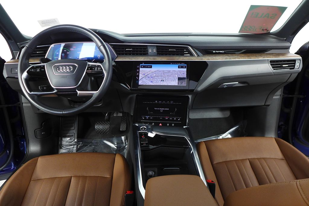 Thumbnail: 2022 Audi e-tron - 25