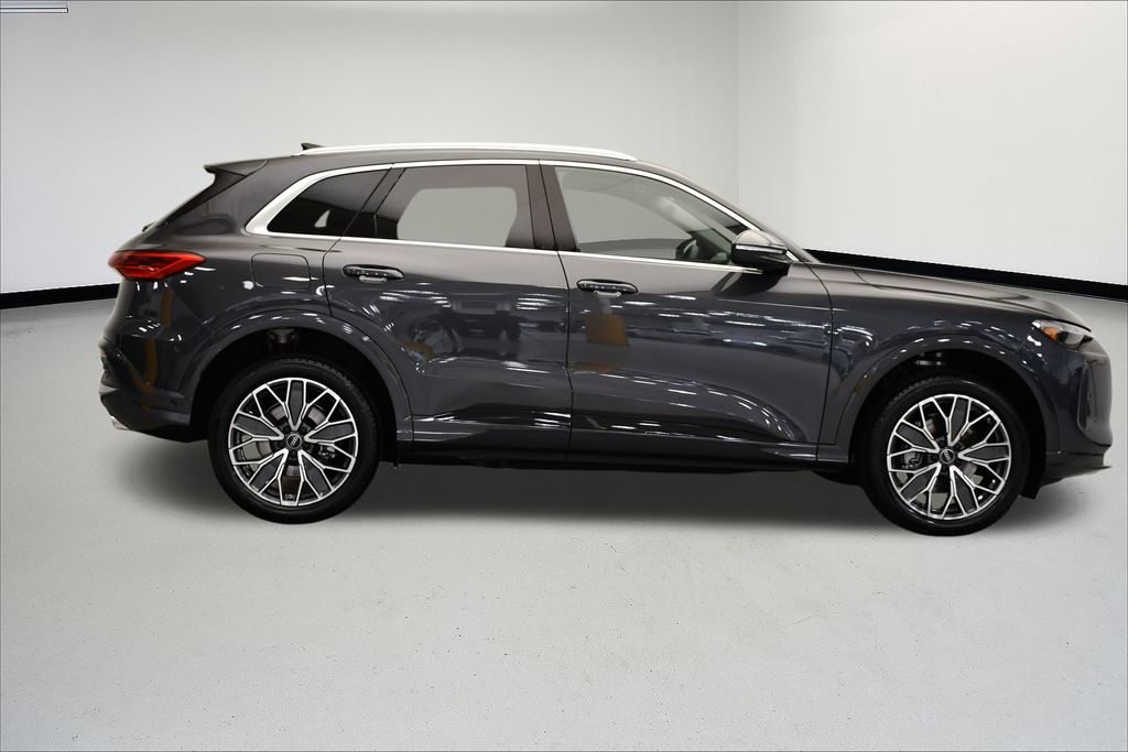 Thumbnail: 2025 Audi Q5 - 6