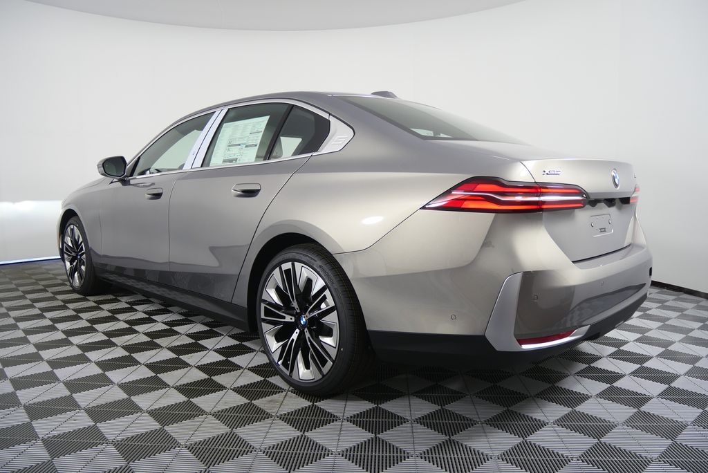 Thumbnail: 2026 BMW 5 Series - 5