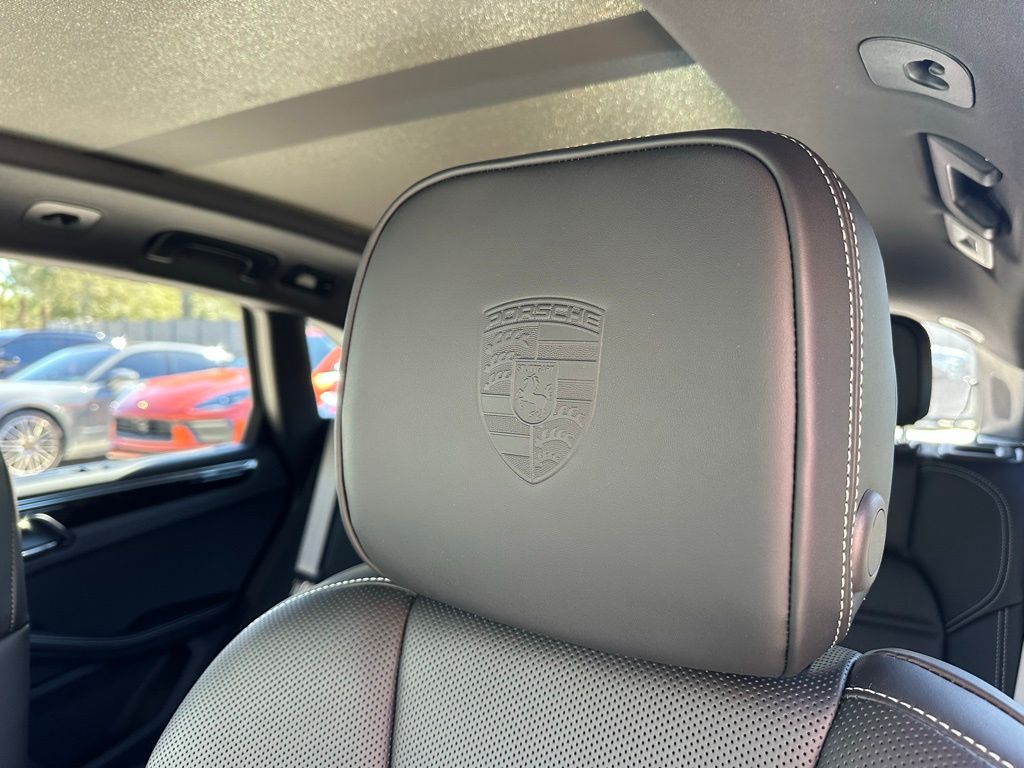 Thumbnail: 2026 Porsche Macan - 24