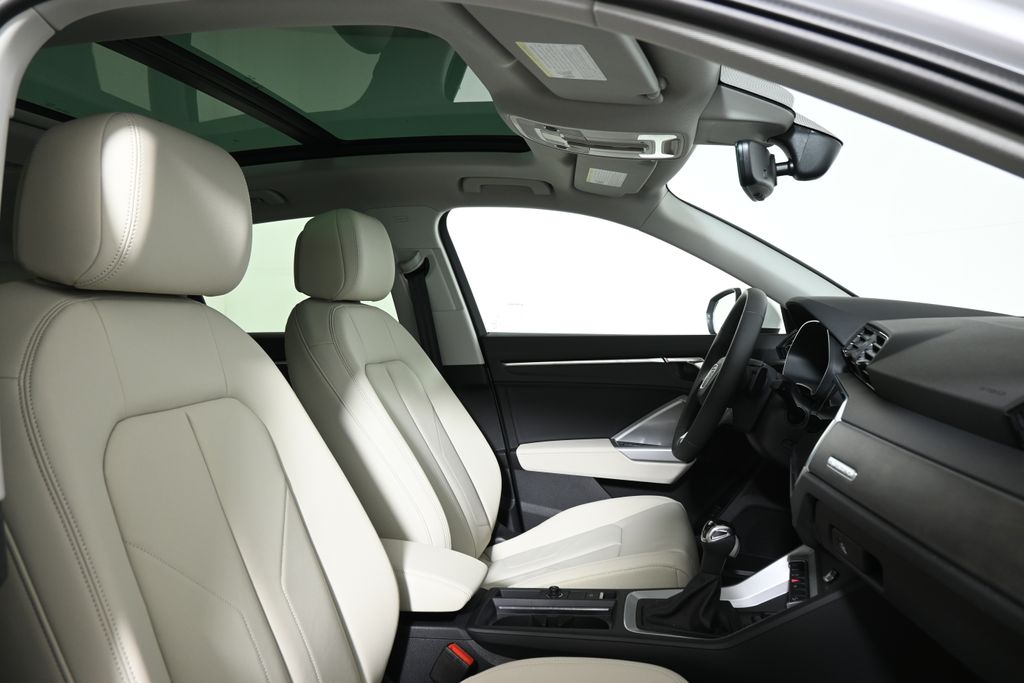 Thumbnail: 2025 Audi Q3 - 22