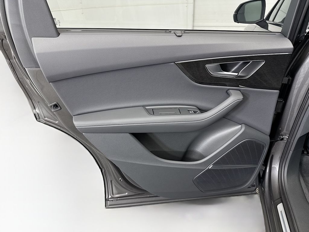 Thumbnail: 2026 Audi Q7 - 27