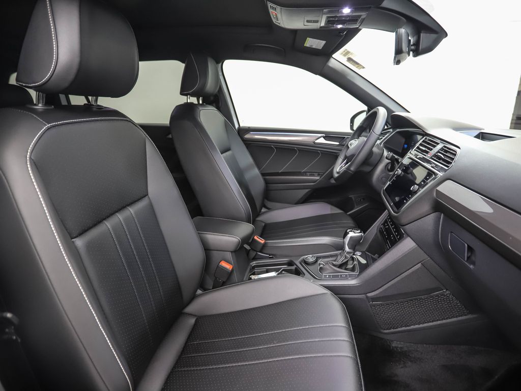 Thumbnail: 2024 Volkswagen Tiguan - 30