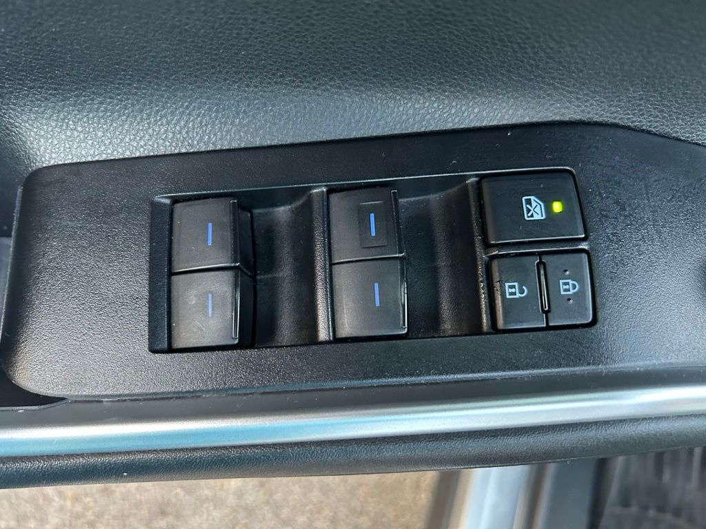 Thumbnail: 2021 Toyota Highlander - 18