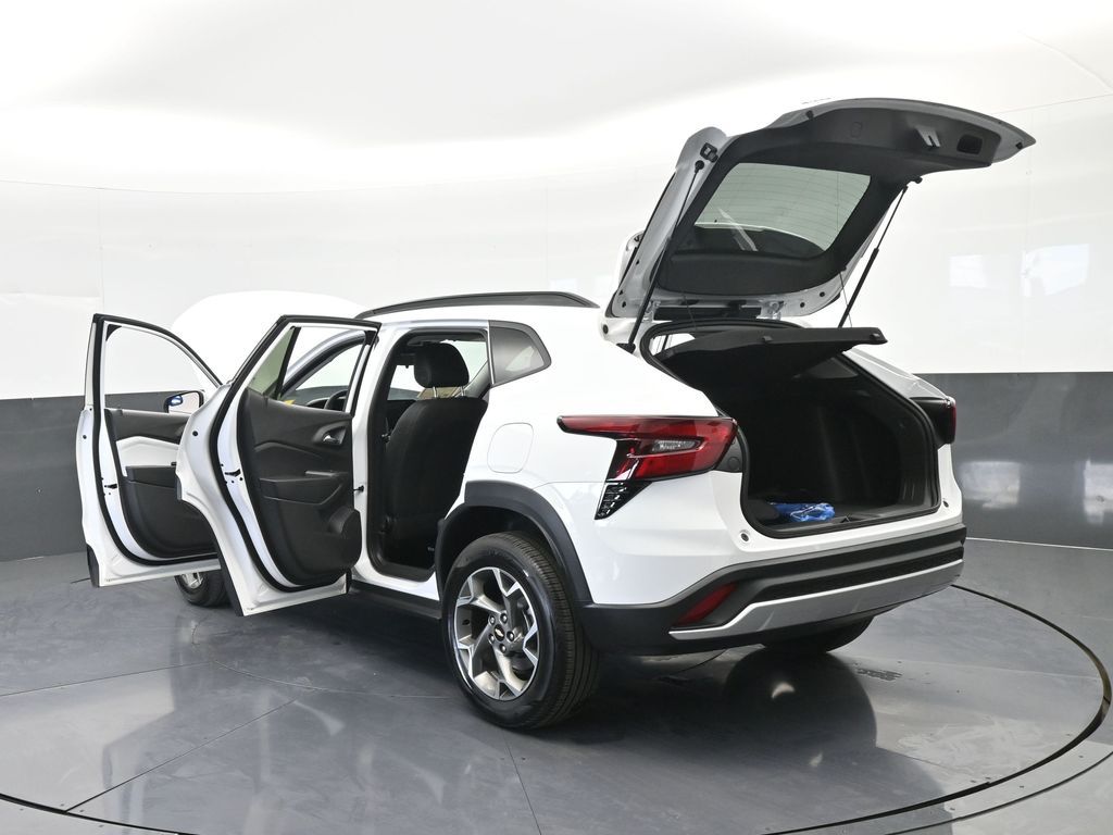 Used 2025 Summit White Chevrolet LT image 76