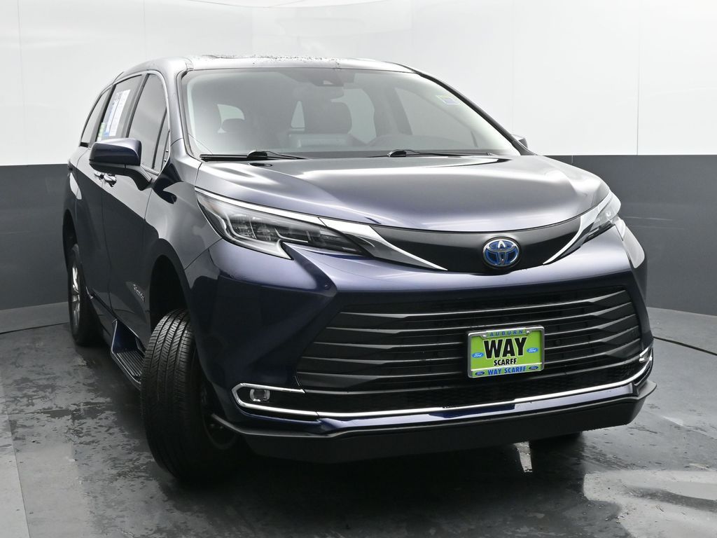 2024 Toyota Sienna XLE
