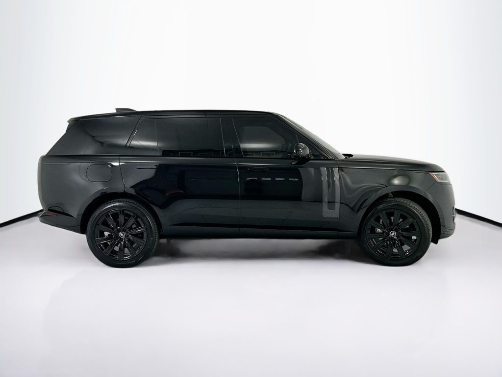 Used 2025  Land Rover SE image 4