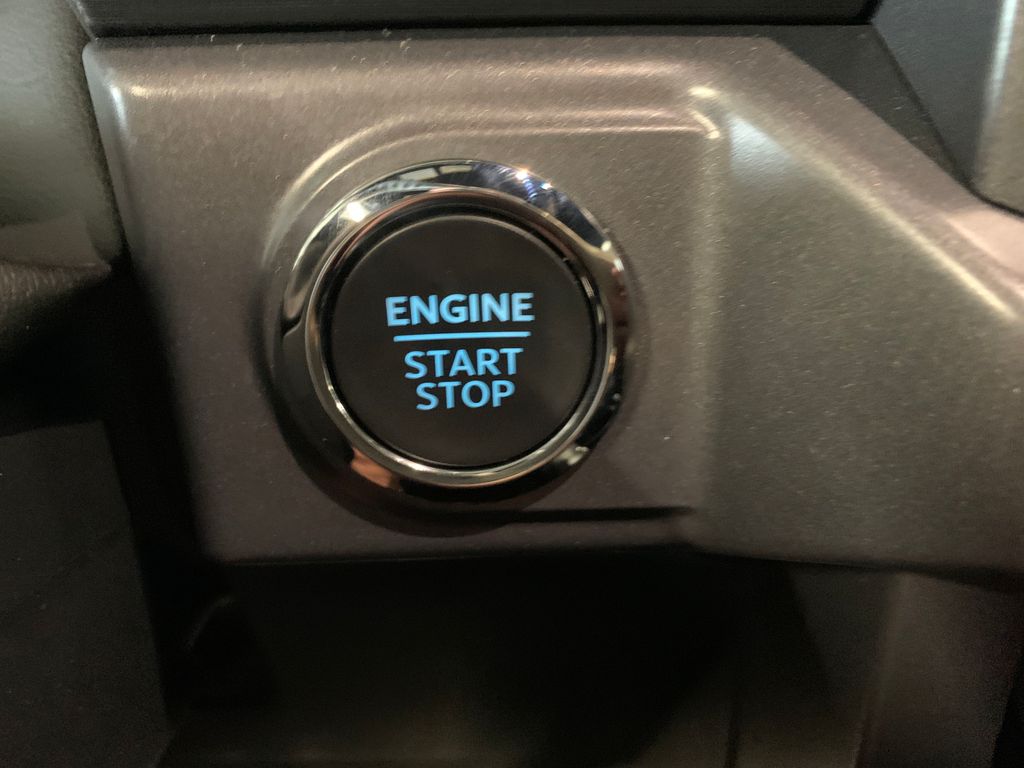 2025 Ford F-150 XLT photo 16