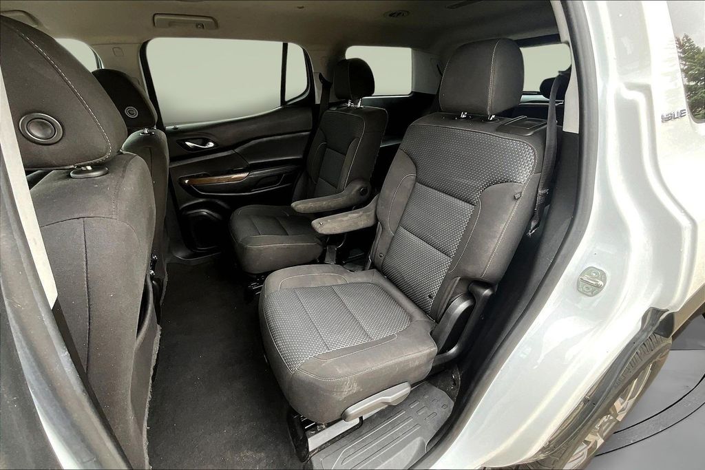 Used 2020 White GMC SLE image 22