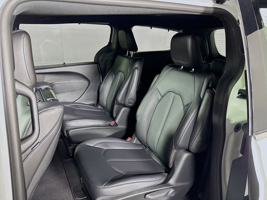 2025 Chrysler Pacifica Hybrid Select