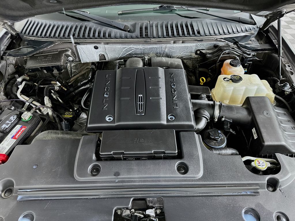 Thumbnail: 2012 Lincoln Navigator - 30