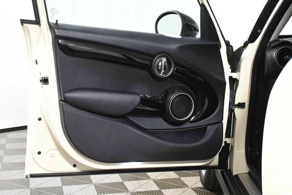 2015 MINI Cooper Base 26