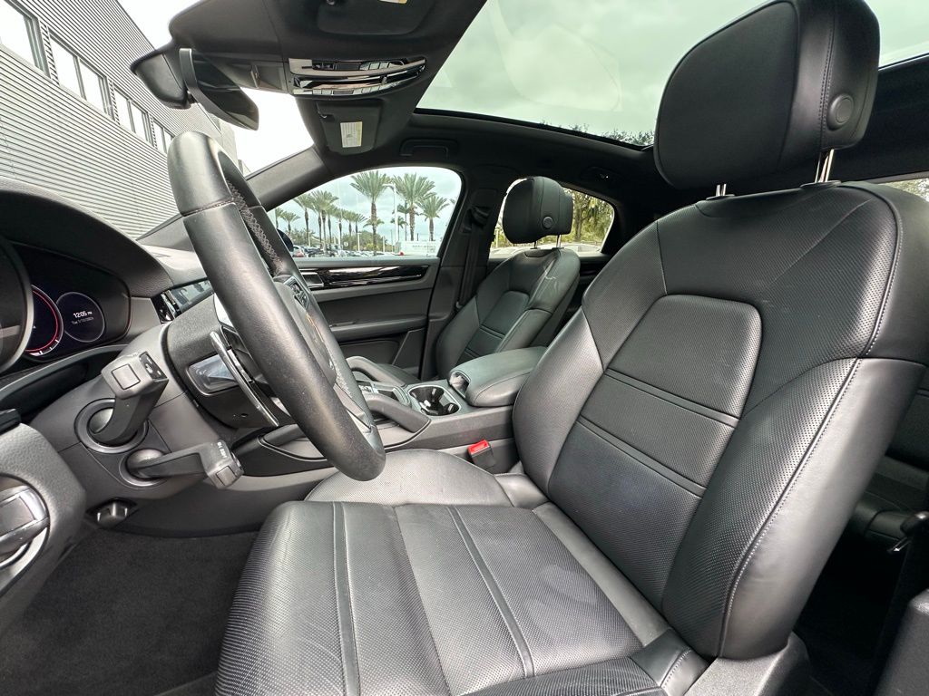 Thumbnail: 2023 Porsche  - 5