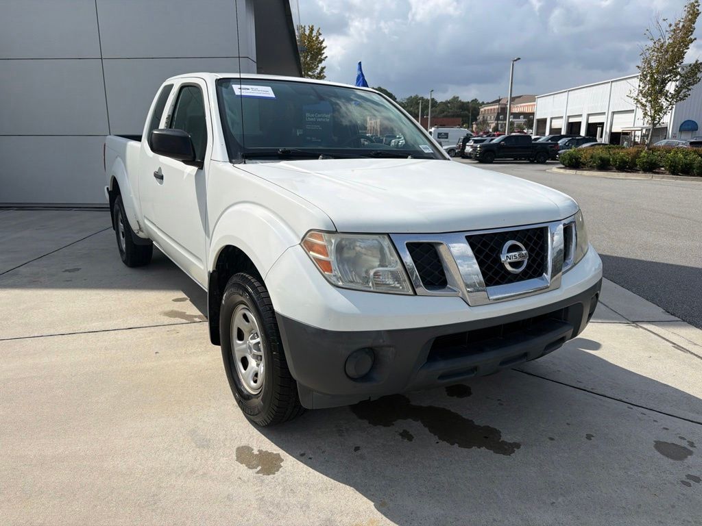 Glacier White 2018 Nissan Frontier Pickup Truck 4X2 5-Speed Manual Overdrive