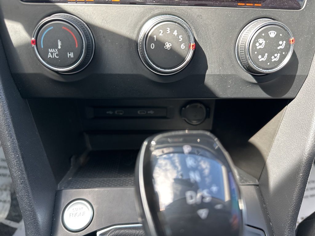 2022 Deep Black Pearl Volkswagen Taos 1.5T SE FWD SUV