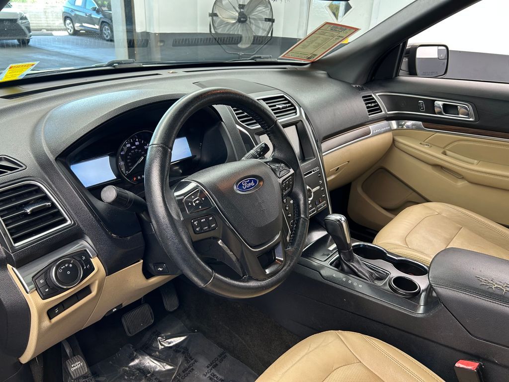 Used 2017 Shadow Black Ford Limited image 15