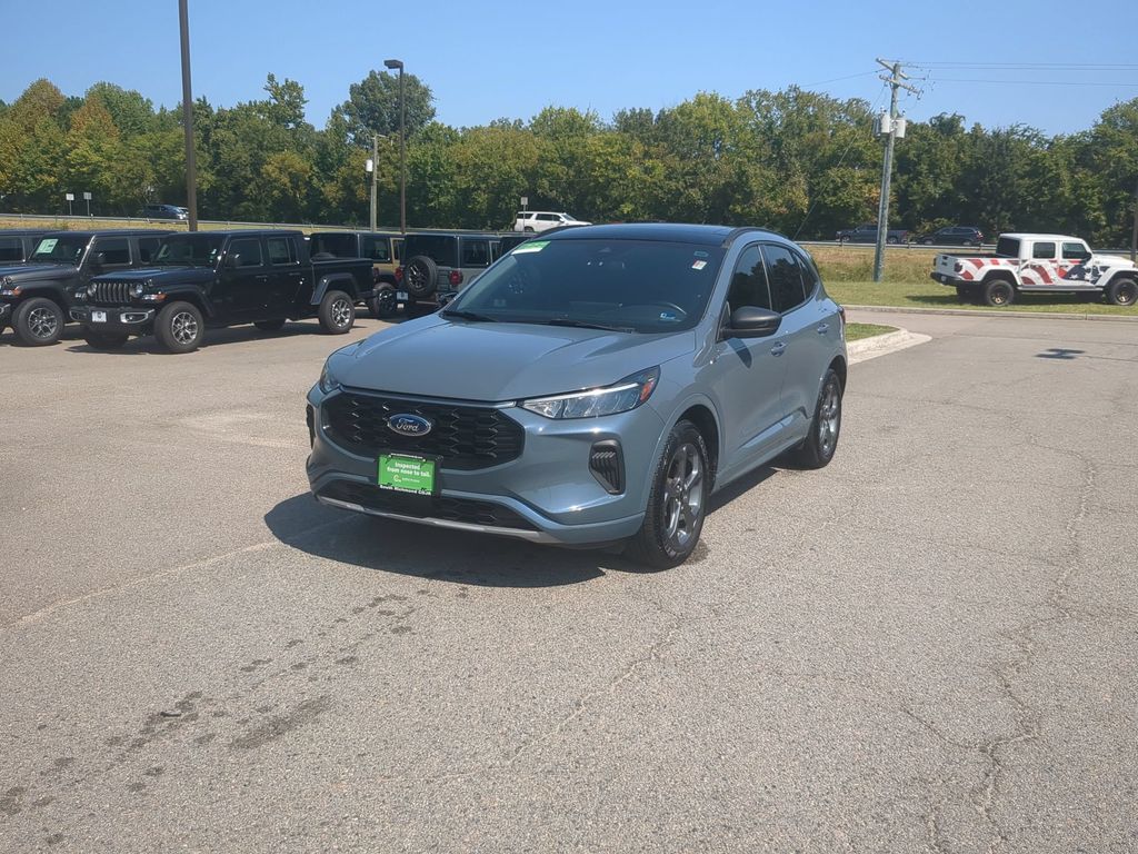  2023 Ford Escape ST-Line AWD   