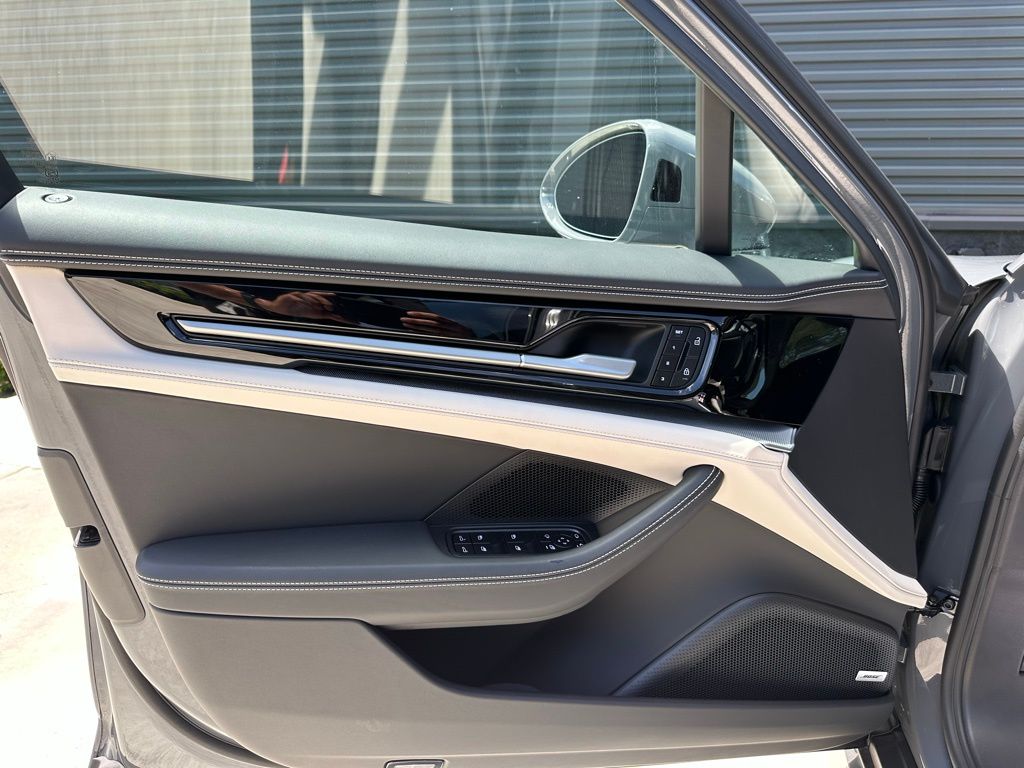 Thumbnail: 2025 Porsche Panamera - 14
