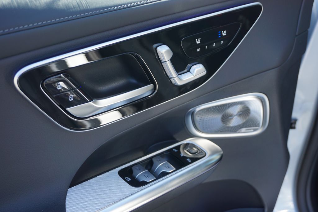 Thumbnail: 2025 Mercedes-Benz GLC - 22