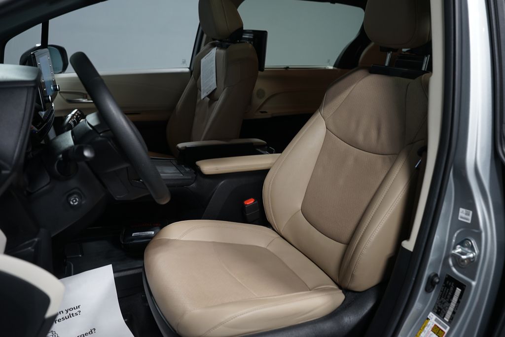 Thumbnail: 2023 Toyota Sienna - 30