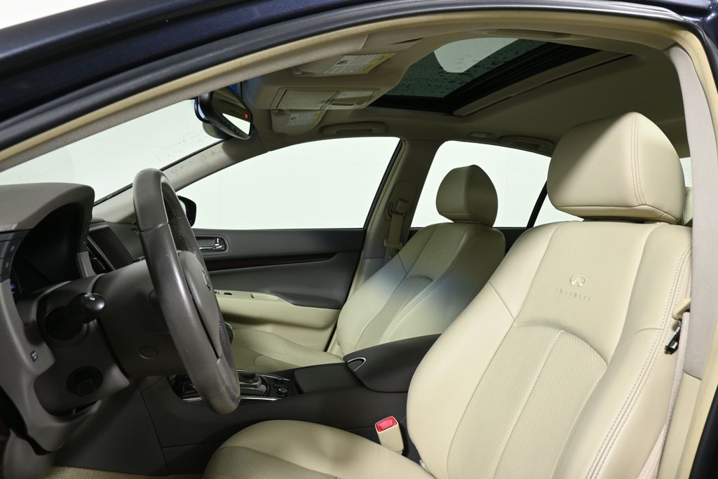 2011 INFINITI G37 X 13