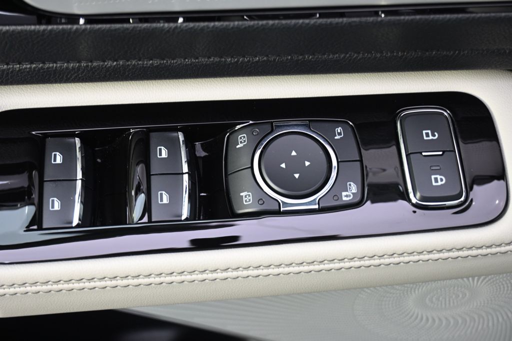 New 2026 White Lincoln Reserve image 24